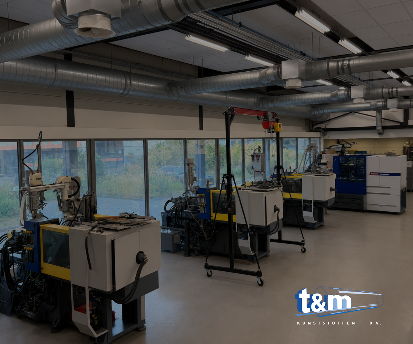 Spuitgietmachines in de productiehal van T&M